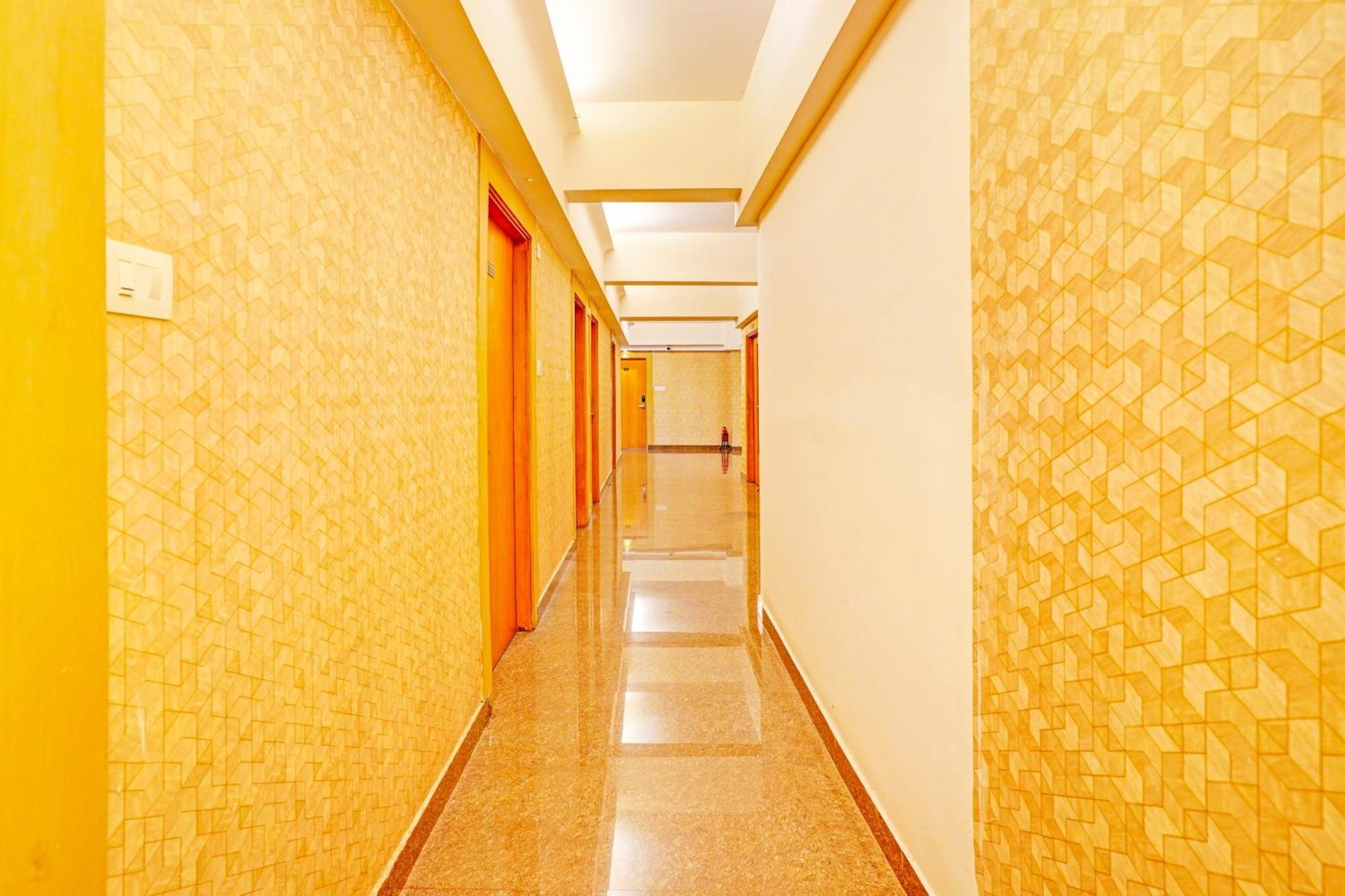 Super Townhouse Oak Electronic City Formerly Hotel Trubell Kammasandra Экстерьер фото