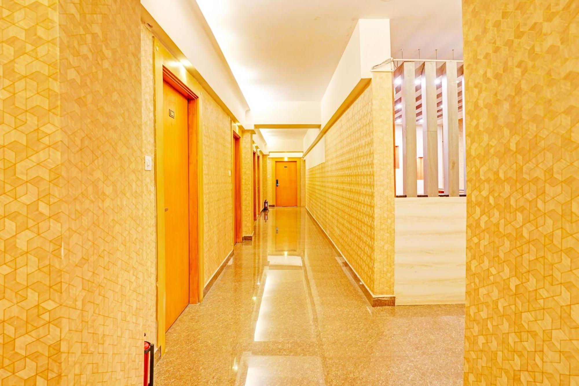 Super Townhouse Oak Electronic City Formerly Hotel Trubell Kammasandra Экстерьер фото
